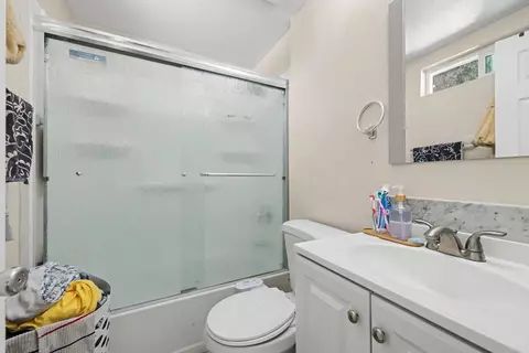 Bath - 855 Franklin Ave, El Cajon, CA 92020 photo 1 of 6