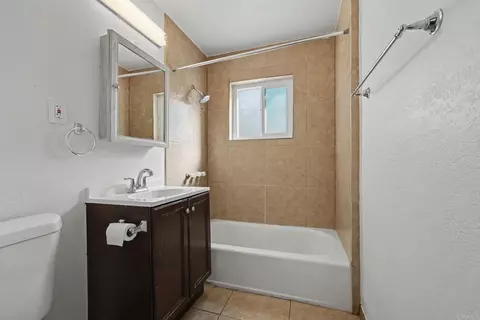 Bath - 855 Franklin Ave, El Cajon, CA 92020 photo 4 of 6