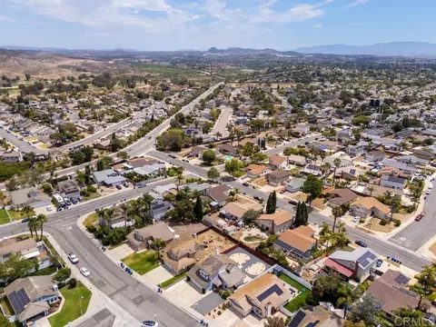View/Area - 792 Foxwood Dr, Oceanside, CA 92057 photo 13 of 15