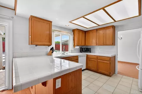 Kitchen - 792 Foxwood Dr, Oceanside, CA 92057 photo 3 of 3