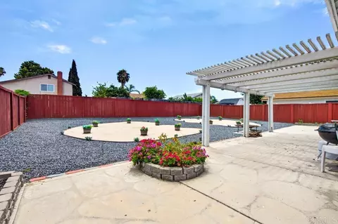 Exterior - 792 Foxwood Dr, Oceanside, CA 92057 photo 4 of 10