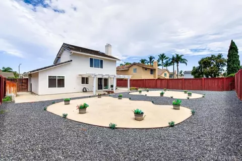 Exterior - 792 Foxwood Dr, Oceanside, CA 92057 photo 5 of 10