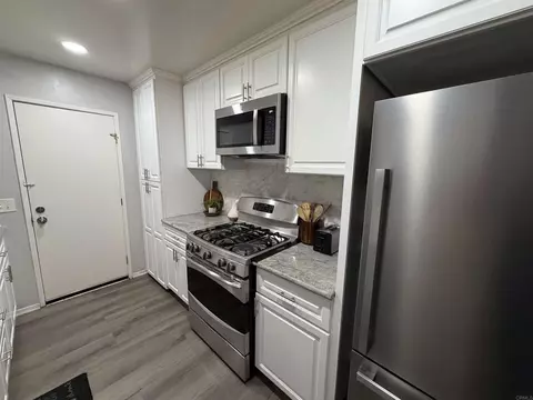 Kitchen - 331 Ruby Ave, Hemet, CA 92543 photo 3 of 3