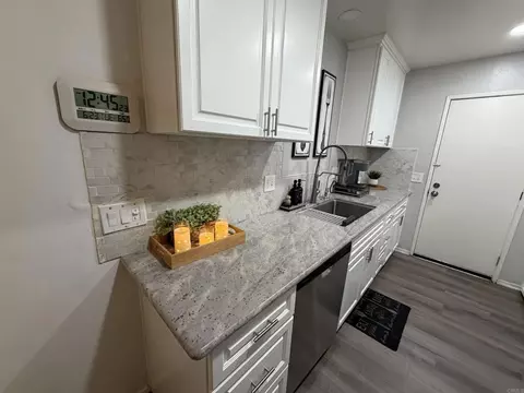 Kitchen - 331 Ruby Ave, Hemet, CA 92543 photo 2 of 3
