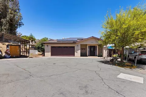 8948 Lakeview Rd, Lakeside, CA 92040