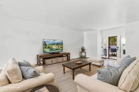Living - 8948 Lakeview Rd, Lakeside, CA 92040 photo 3 of 7