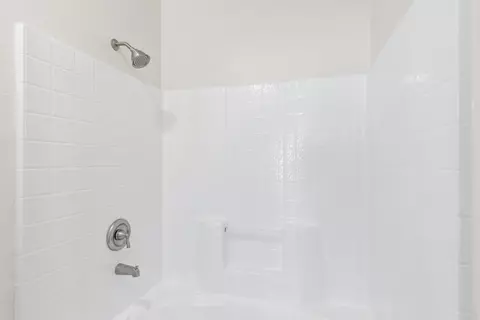 Bath - 9237 Regents Rd #K218, La Jolla, CA 92037 photo 3 of 5
