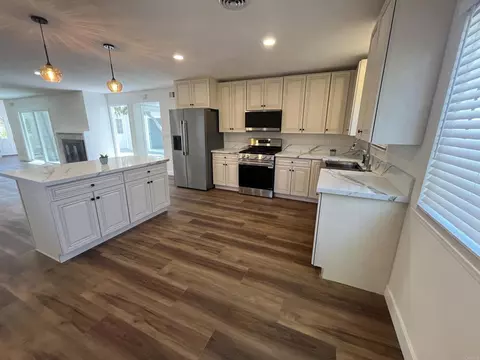 Kitchen - 329 E South Ave, Redlands, CA 92373 photo 2 of 2