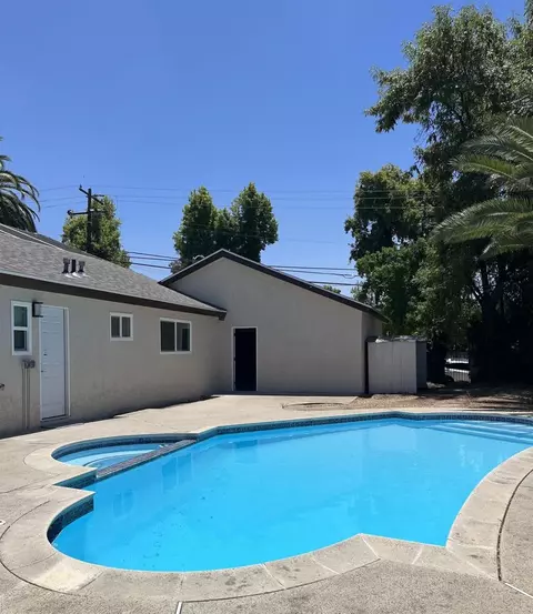 Exterior - 329 E South Ave, Redlands, CA 92373 photo 2 of 4