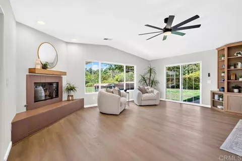 Living - 543 Eldorado Dr, Escondido, CA 92025 photo 6 of 8