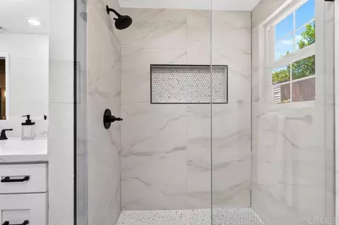 Bath - 543 Eldorado Dr, Escondido, CA 92025 photo 2 of 3