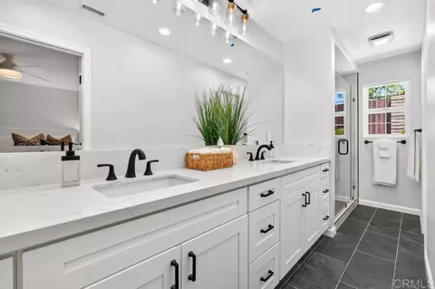 Bath - 543 Eldorado Dr, Escondido, CA 92025 photo 1 of 3