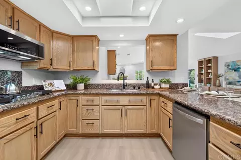 Kitchen - 543 Eldorado Dr, Escondido, CA 92025 photo 4 of 5