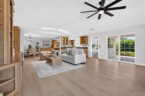 Living - 543 Eldorado Dr, Escondido, CA 92025 photo 5 of 8