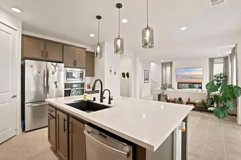 Kitchen - 32224 Penstemon Way, Temecula, CA 92591 photo 3 of 4