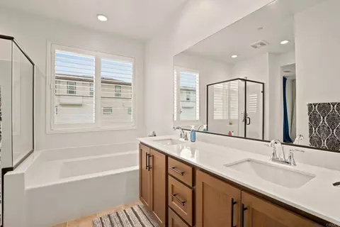 Bath - 32224 Penstemon Way, Temecula, CA 92591 photo 1 of 3