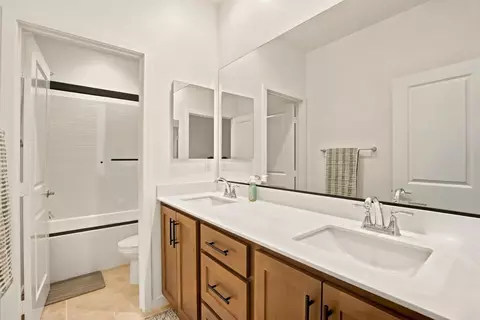 Bath - 32224 Penstemon Way, Temecula, CA 92591 photo 3 of 3