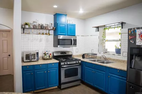 Kitchen - 1561 W Heil Ave, El Centro, CA 92243 photo 3 of 5