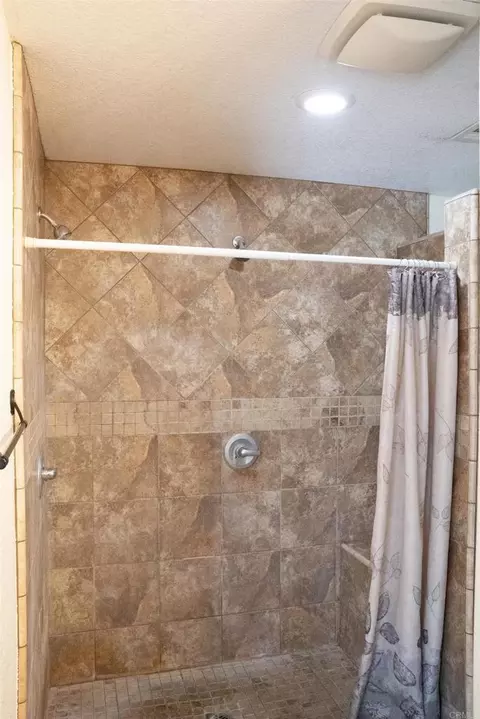 Bath - 1561 W Heil Ave, El Centro, CA 92243 photo 4 of 5