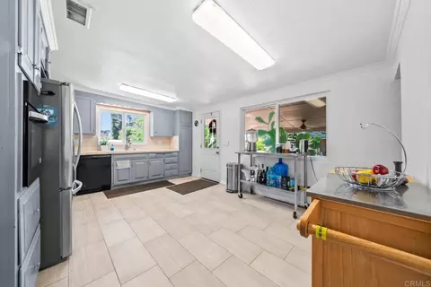 Kitchen - 13256 Lindo Ln, Lakeside, CA 92040 photo 2 of 4
