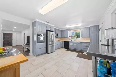 Kitchen - 13256 Lindo Ln, Lakeside, CA 92040 photo 3 of 4
