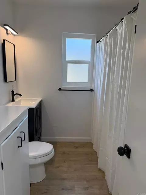 Bath - 935 Elm Ave, Imperial Beach, CA 91932 photo 1 of 4