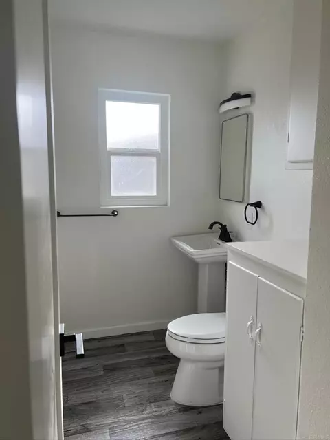 Bath - 935 Elm Ave, Imperial Beach, CA 91932 photo 3 of 4