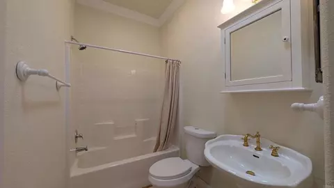 Bath - 5447 Don Luis Dr, Carlsbad, CA 92010 photo 4 of 5