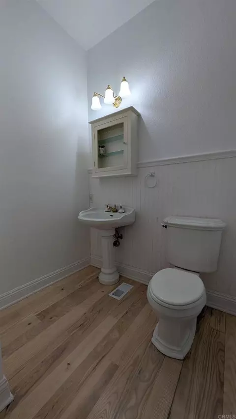 Bath - 5447 Don Luis Dr, Carlsbad, CA 92010 photo 2 of 5