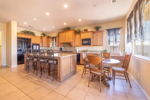 Kitchen - 19506 Arcata Rd, Apple Valley, CA 92307 photo 1 of 3