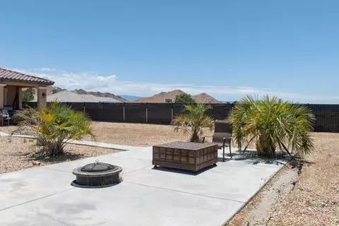 Exterior - 19506 Arcata Rd, Apple Valley, CA 92307 photo 2 of 3