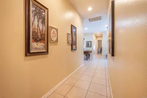 Entry Way - 19506 Arcata Rd, Apple Valley, CA 92307 photo 3 of 6