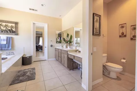 Bath - 19506 Arcata Rd, Apple Valley, CA 92307 photo 1 of 4