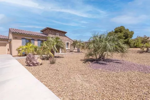 Exterior - 19506 Arcata Rd, Apple Valley, CA 92307 photo 3 of 3