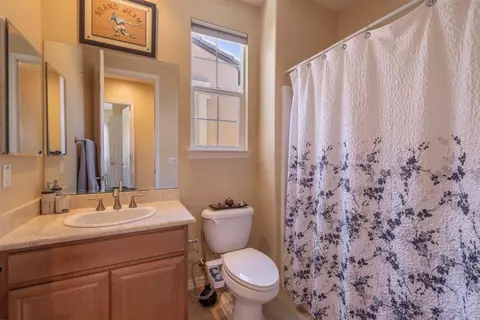 Bath - 19506 Arcata Rd, Apple Valley, CA 92307 photo 4 of 4