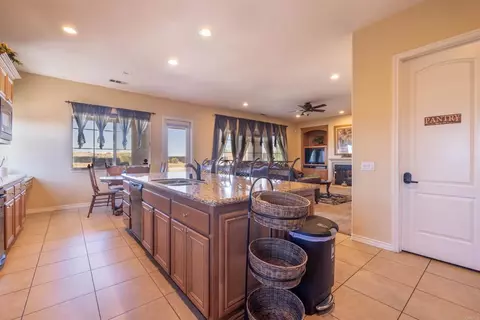 Kitchen - 19506 Arcata Rd, Apple Valley, CA 92307 photo 3 of 3
