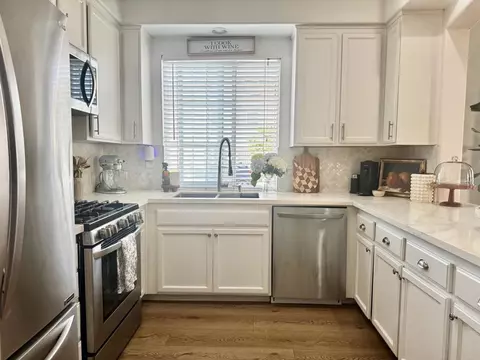 Kitchen - 1443 Claude Ln #2, Chula Vista, CA 91913 photo 3 of 6
