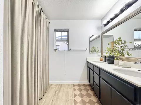 Bath - 1443 Claude Ln #2, Chula Vista, CA 91913 photo 3 of 5