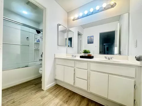 Bath - 1443 Claude Ln #2, Chula Vista, CA 91913 photo 1 of 5
