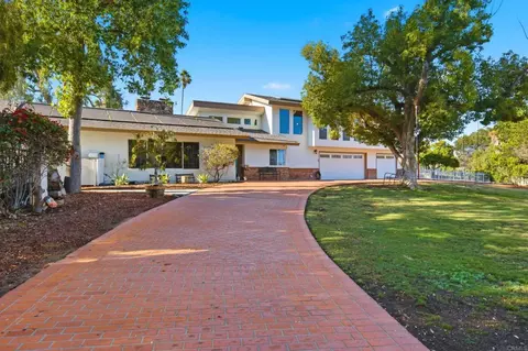 10510 Grandview Dr, La Mesa, CA 91941
