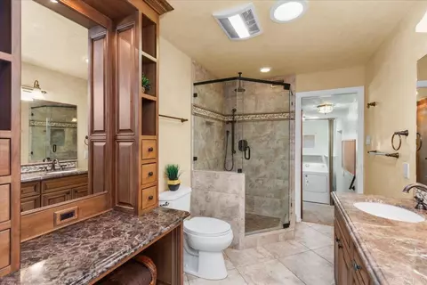 Bath - 441 Condado Way, Escondido, CA 92025 photo 4 of 4