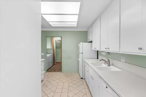 Kitchen - 441 Condado Way, Escondido, CA 92025 photo 3 of 3