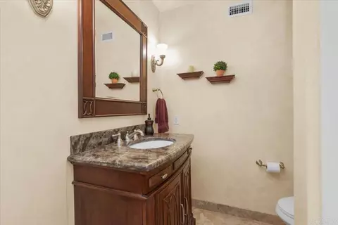 Bath - 441 Condado Way, Escondido, CA 92025 photo 2 of 4