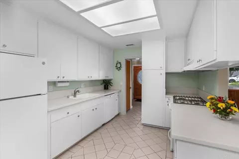 Kitchen - 441 Condado Way, Escondido, CA 92025 photo 2 of 3