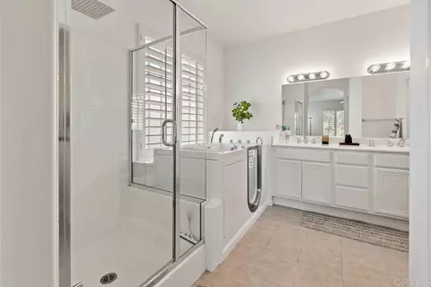 Bath - 49359 Pacino St, Indio, CA 92201 photo 1 of 2