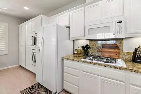 Kitchen - 49359 Pacino St, Indio, CA 92201 photo 5 of 5