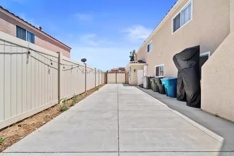 Exterior - 22586 Raspberry Ln, Wildomar, CA 92595 photo 2 of 10