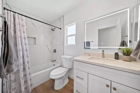 Bath - 22586 Raspberry Ln, Wildomar, CA 92595 photo 4 of 4