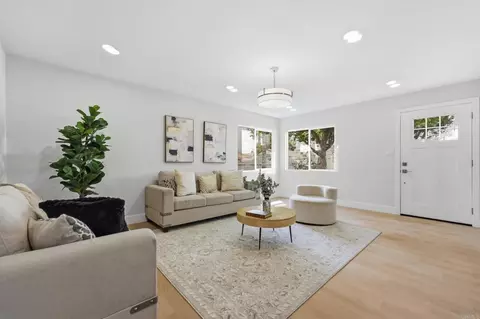 Living - 3247 Carolyn Cir, Oceanside, CA 92054 photo 2 of 3
