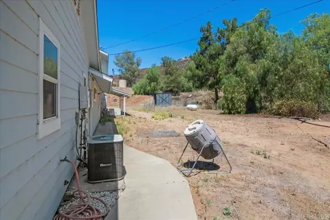 Exterior - 20899 Black Canyon Rd, Ramona, CA 92065 photo 11 of 19
